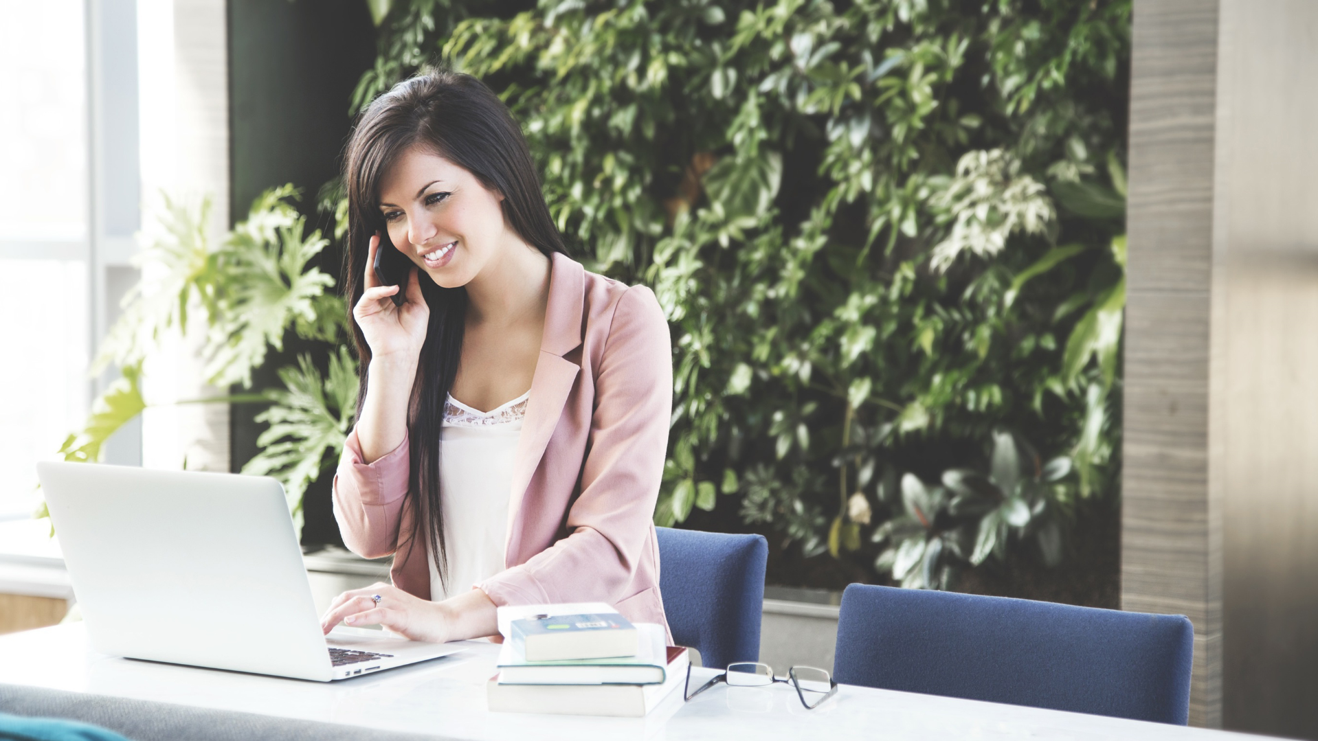 
					Créer, planifier, diffuser et suivre tout type de formation.<br>Tout simplement.
				